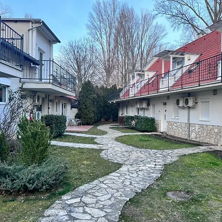 아파트 Balaton Row House *
